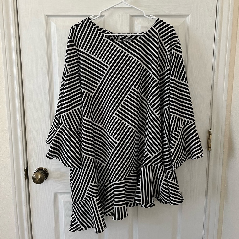 Jessica London Black and White Geometric Blouse